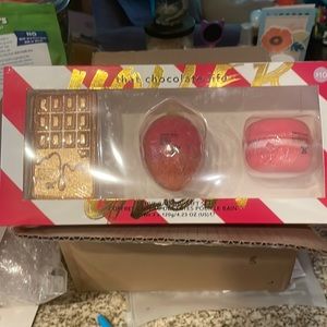 That chocolate life bath bomb set of 3 - brand new